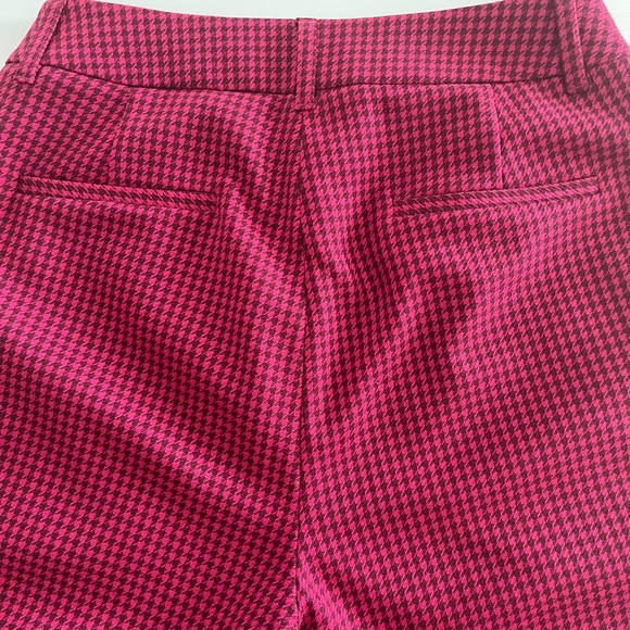 Scotch and soda cropped pants. (Ankle) pink with yellow gold stripes with stars. - Picture 2 of 6